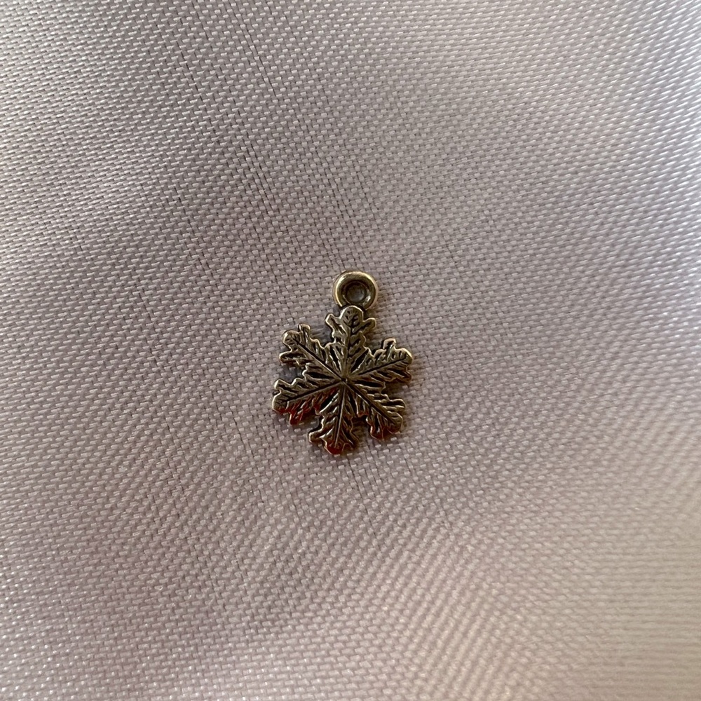 RETIRED James Avery Small Snowflake charm